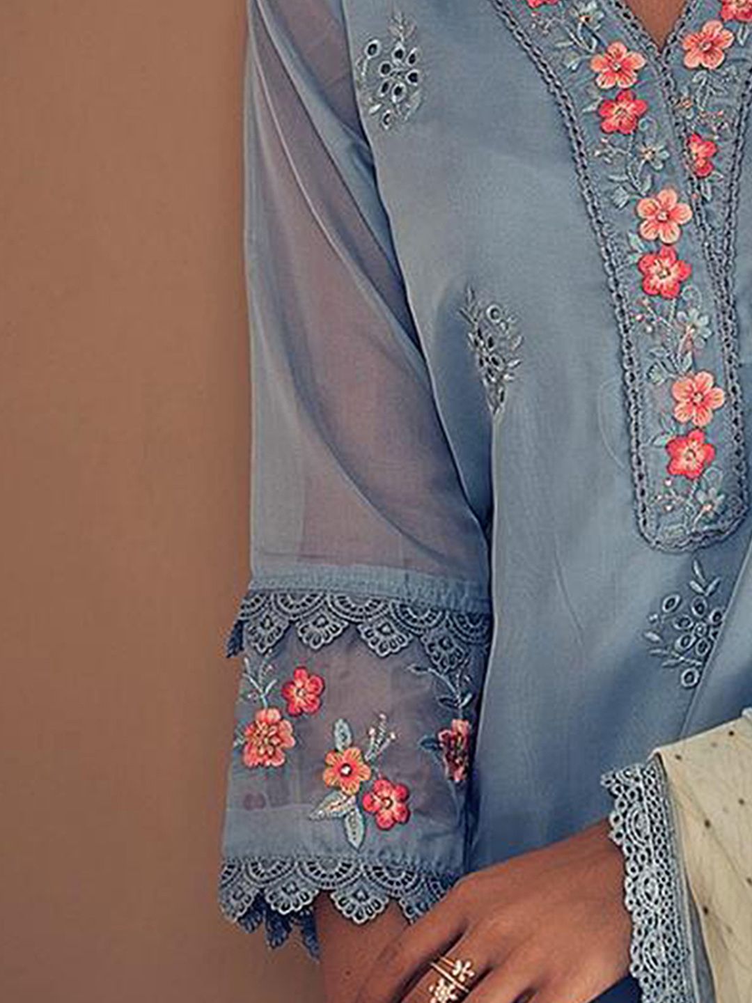 Dhiyona IE Women Floral Embroidered Regular Thread Work Kurta with Trousers & With Dupatta