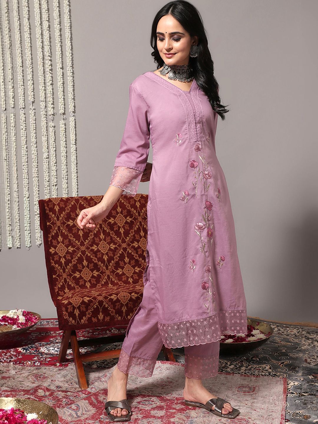 Dhiyona VA Women'sFloral Embroidered Thread Work Detail Straight Kurta & Trousers With Dupatta