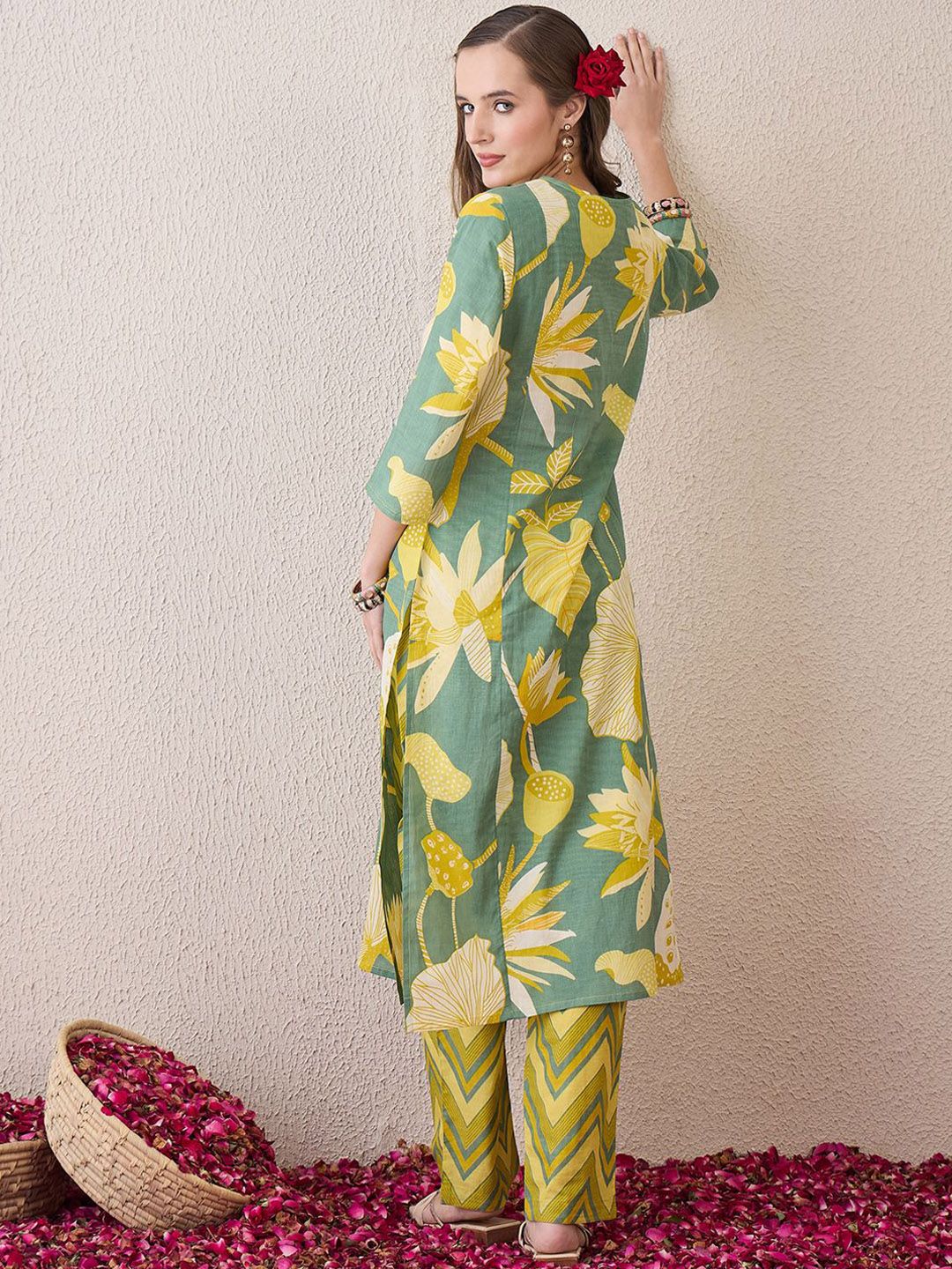 Dhiyona IE Women Floral Printed Cotton Kurta with Trousers