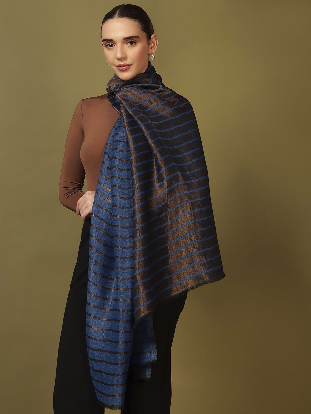 Dhiyona PA Checked Woven Design Woolen Shawl