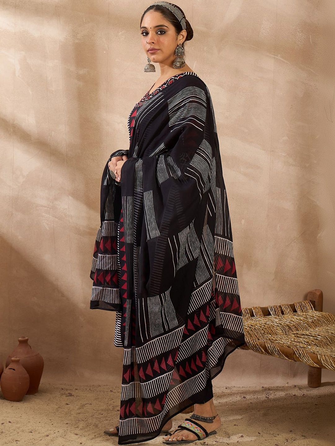 Women Printed Regular Thread Work Pure Cotton Kurta with Trousers & With Dupatta