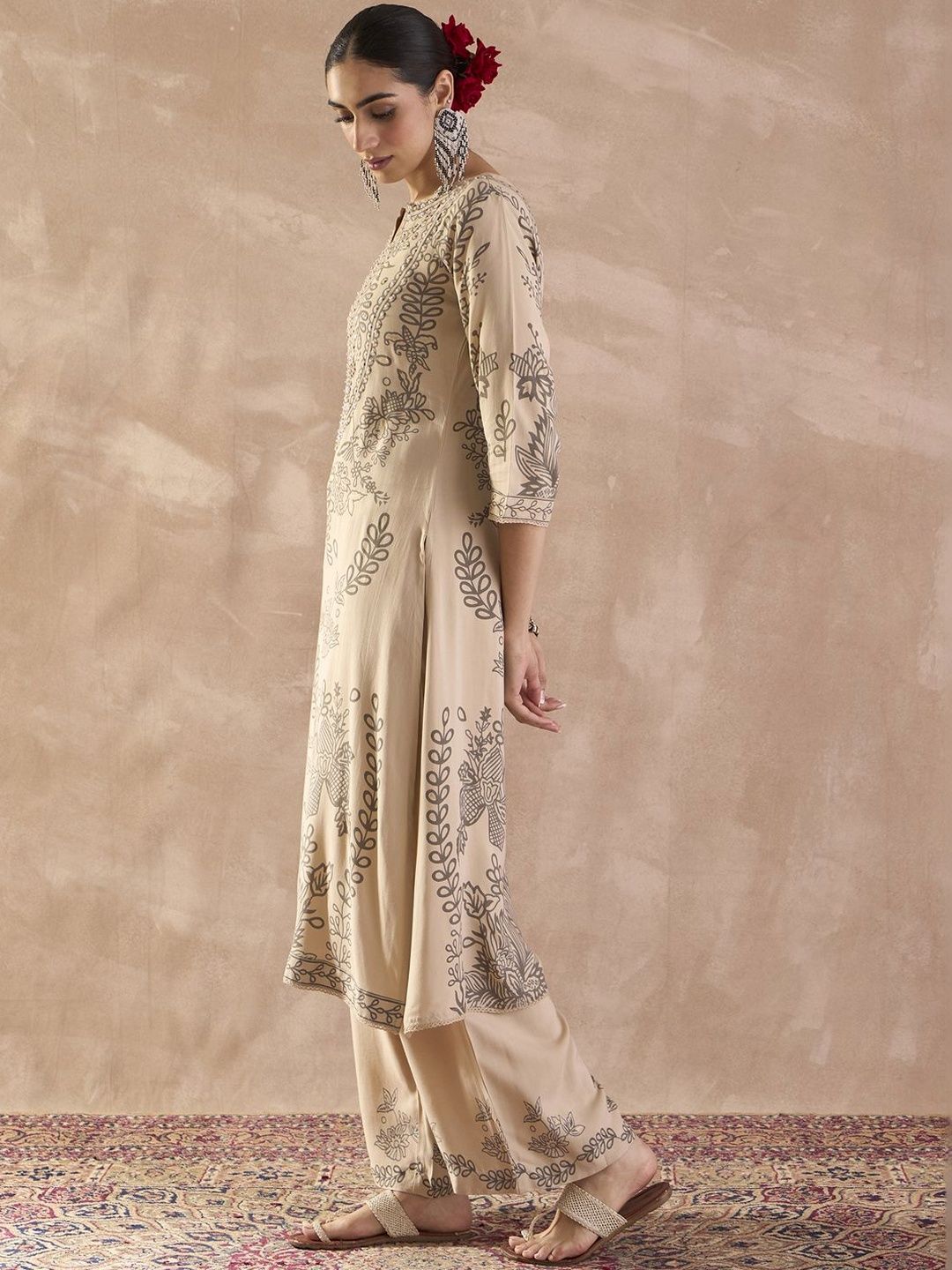 Women Ethnic Motifs Printed Regular Sequinned Kurta with Trousers