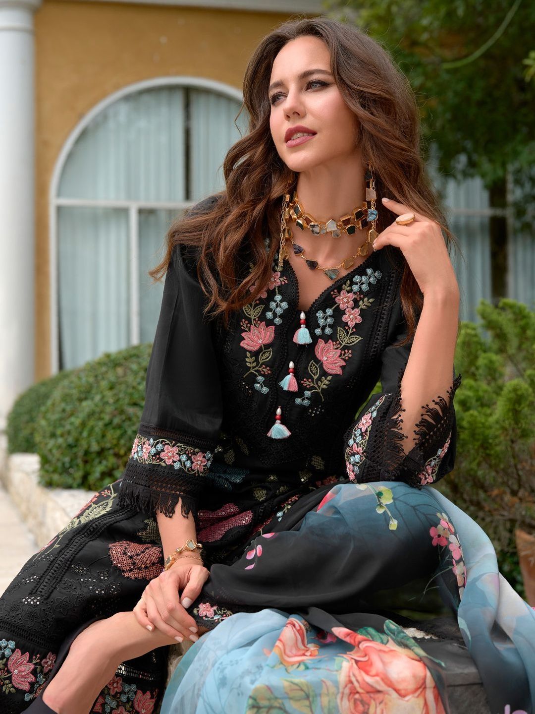 Women Floral Embroidered Regular Thread Work Pure Silk Kurta with Trousers & With Dupatta