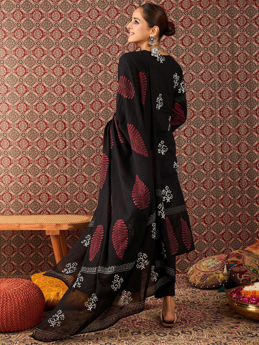 Dhiyona IE Women's Floral Printed Tie-Up Neck Pure Cotton Straight Kurta & Trousers With Dupatta