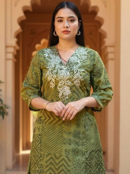 Women Printed Regular Thread Work Kurta with Trousers