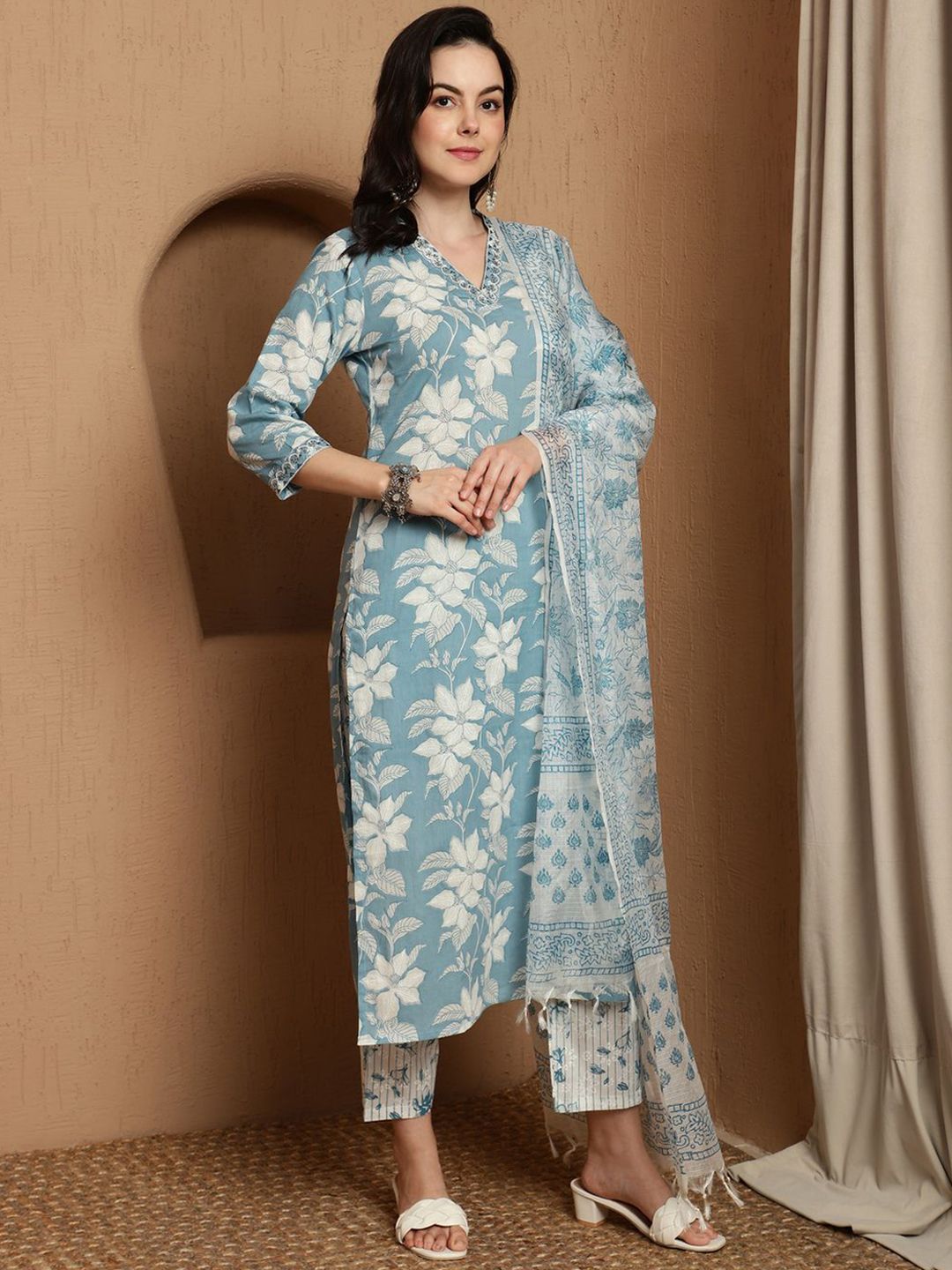 Dhiyona SN Women's Floral Printed Straight Kurta With Trouser & Dupatta
