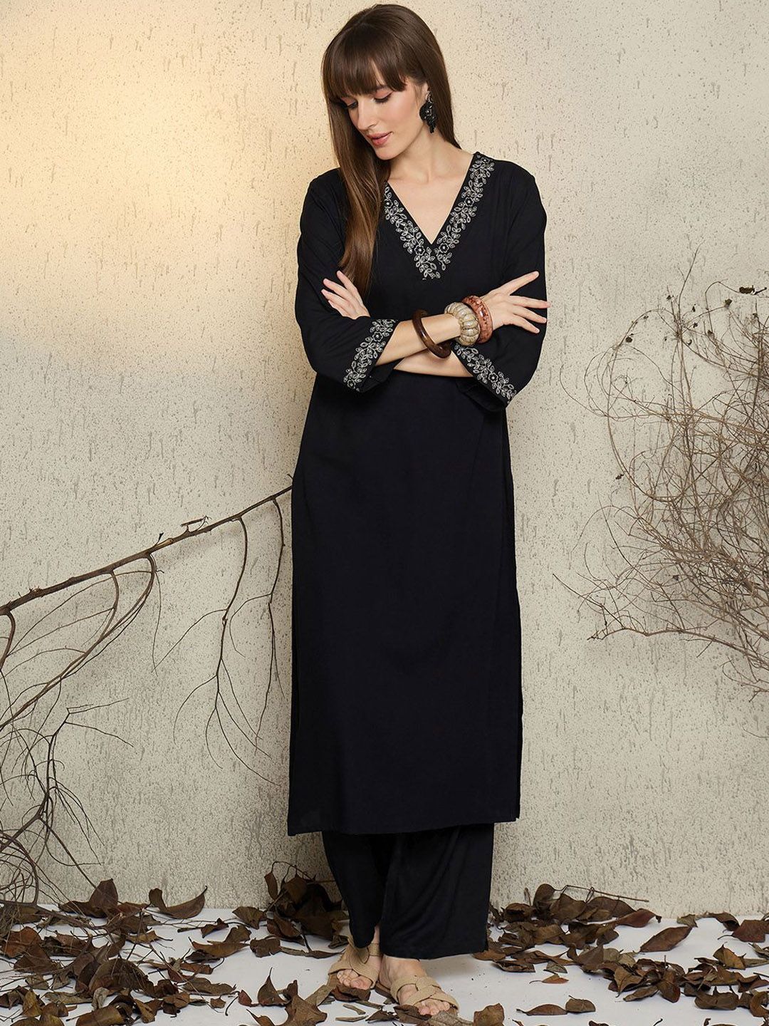 Dhiyona IE Women Embroidered V-Neck Top and Trousers Co-Ords