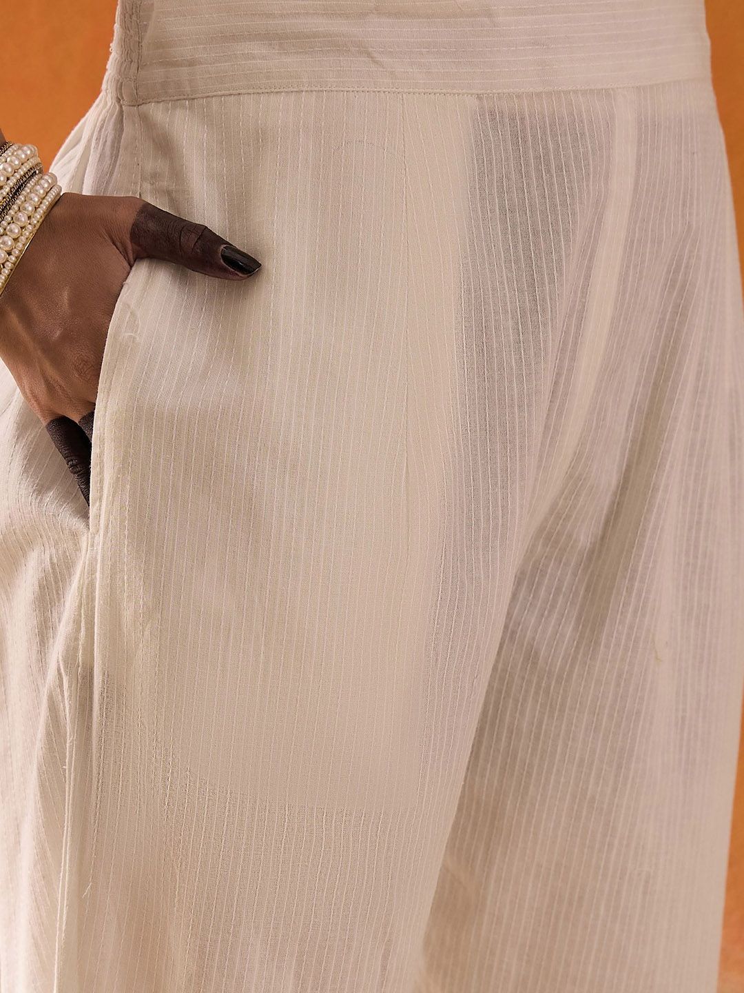 Dhiyona IE Ethnic Motifs Embroidered Straight Kurta