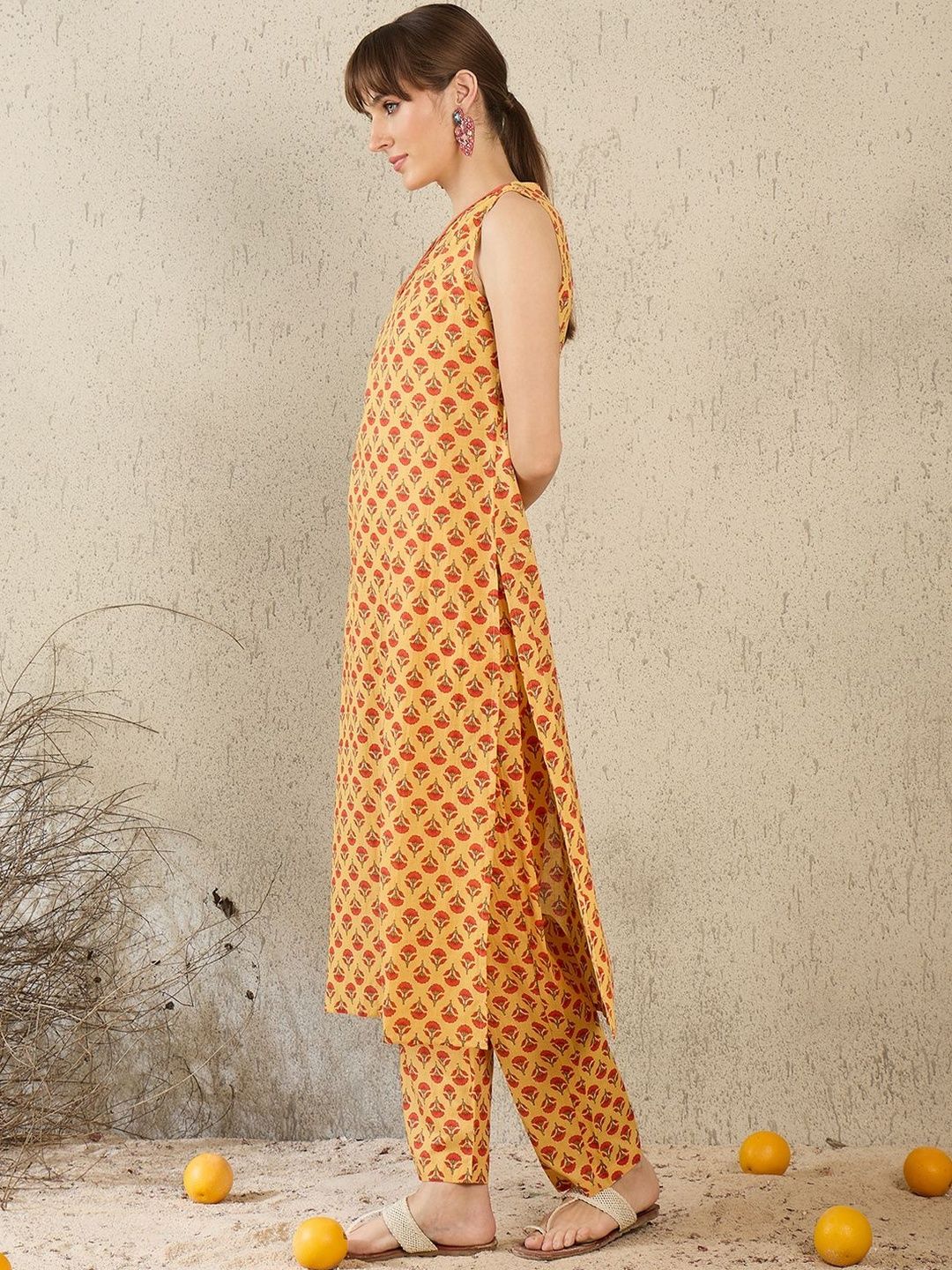 Women Floral Printed Regular Pure Cotton Kurta with Trousers