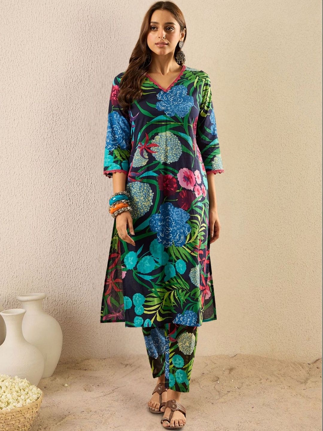 Women Floral Printed Regular Pure Cotton Kurta with Trousers