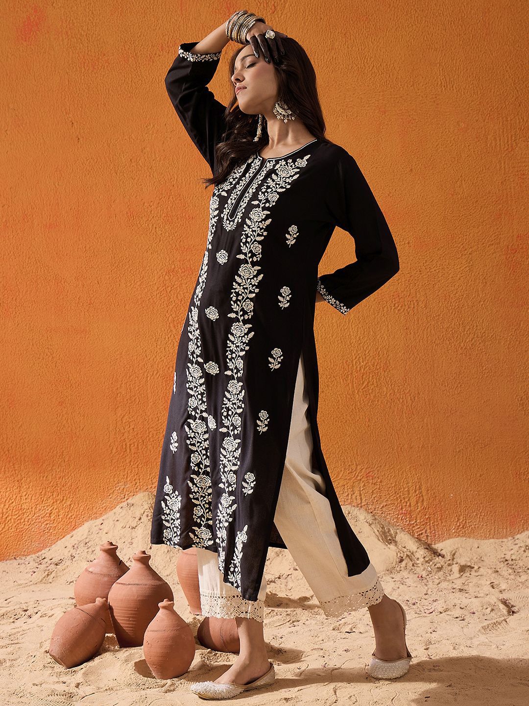Dhiyona IE Black Floral Embroidered Straight Kurta
