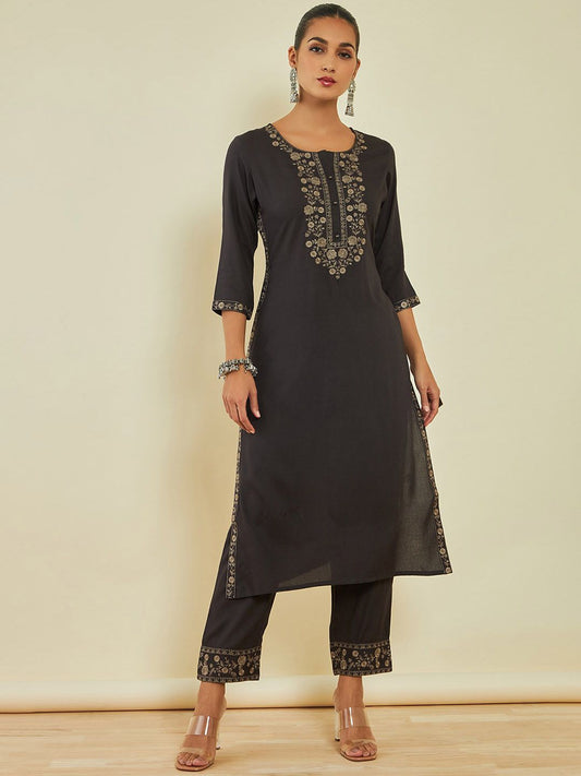 Dhiyona SO Women's Floral Embroidered Sequinned Kurta With Trousers