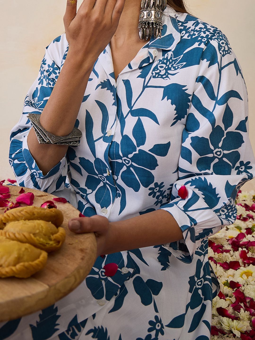 Dhiyona IE Women Floral Printed Regular Kurta with Trousers