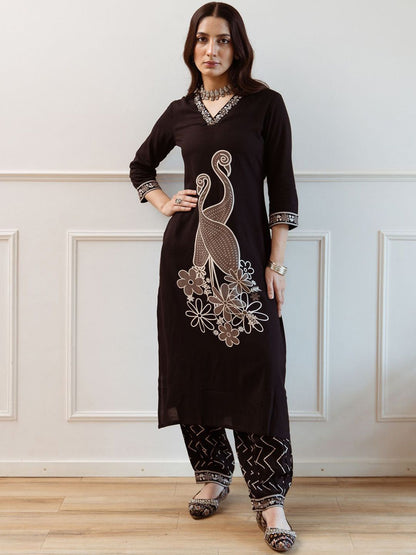 Dhiyona IE Women Embroidered Regular Beads and Stones Kurta with Trousers