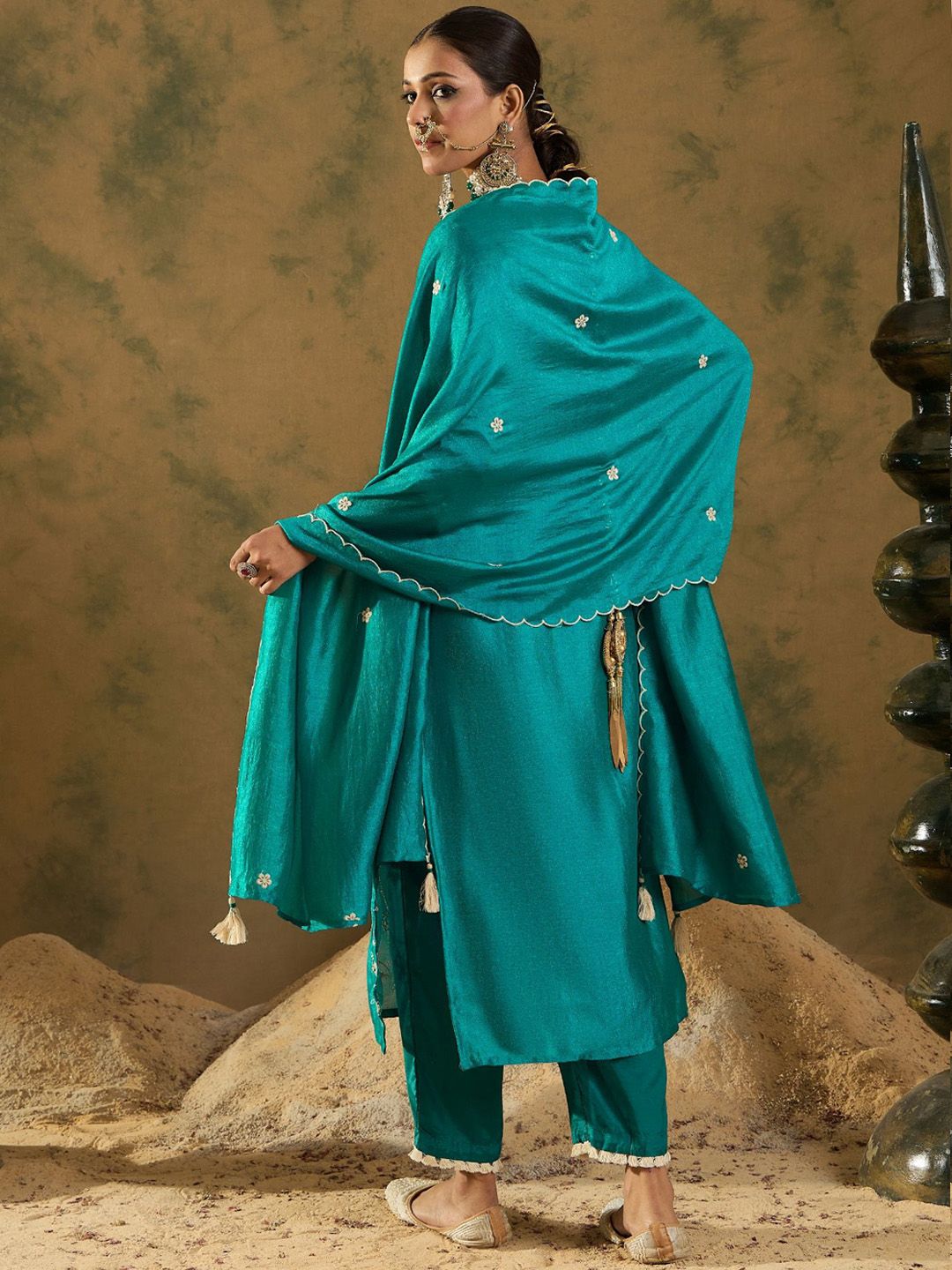 Dhiyona IE Women Ethnic Motifs Embroidered Regular Thread Work Kurta with Trousers & With Dupatta
