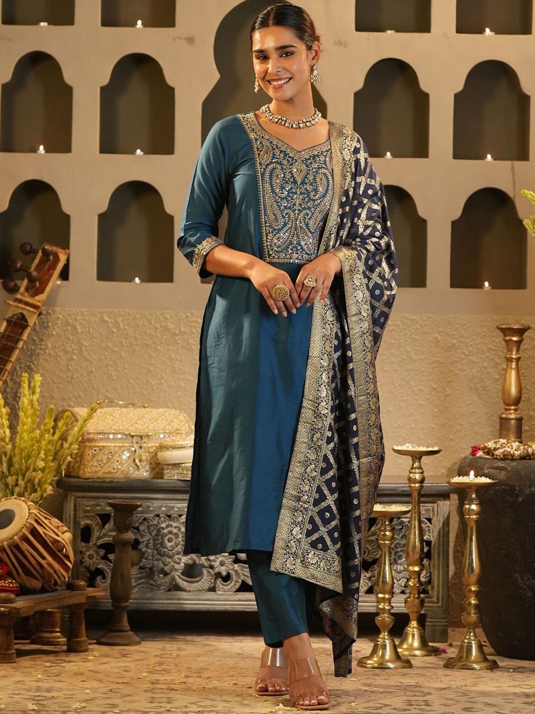 Paisley Yoke Design Sweetheart Neck Zari Straight Kurta & Trousers With Dupatta