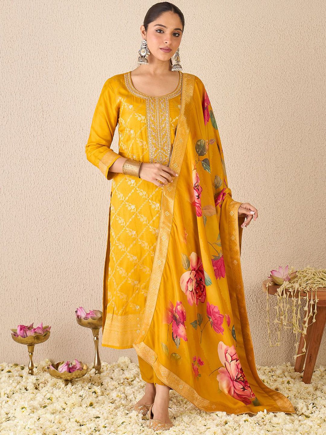 Women Ethnic Motifs Embroidered Regular Kurta with Trousers & With Dupatta