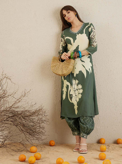 Dhiyona IE Green Floral Printed Sequinned V-Neck Straight Kurta With Salwar