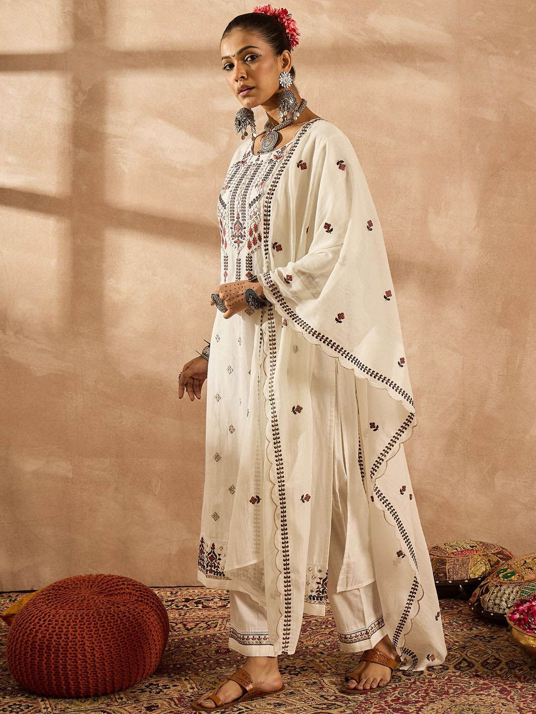 Dhiyona IE Women Floral Embroidered Regular Thread Work Pure Cotton Kurta with Trousers & With Dupatta