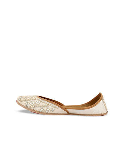 Dhiyona HOP Embroidered Mojaris