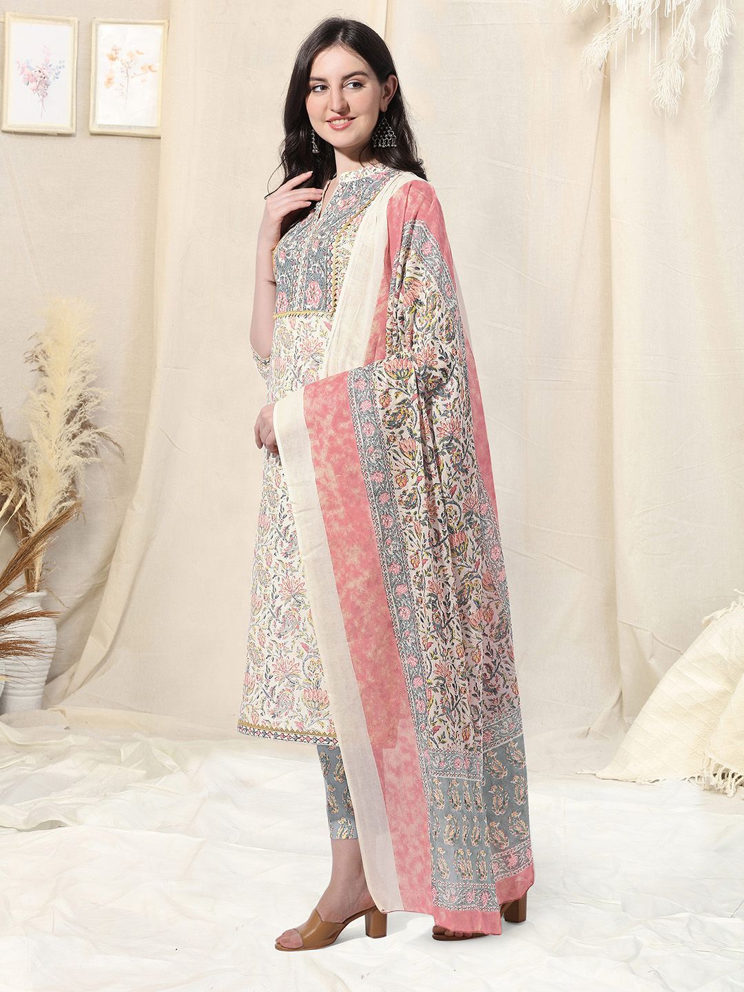 Dhiyona KL Women Plus Size Cream Ethnic Pure Cotton Kurta with Trousers & Dupatta