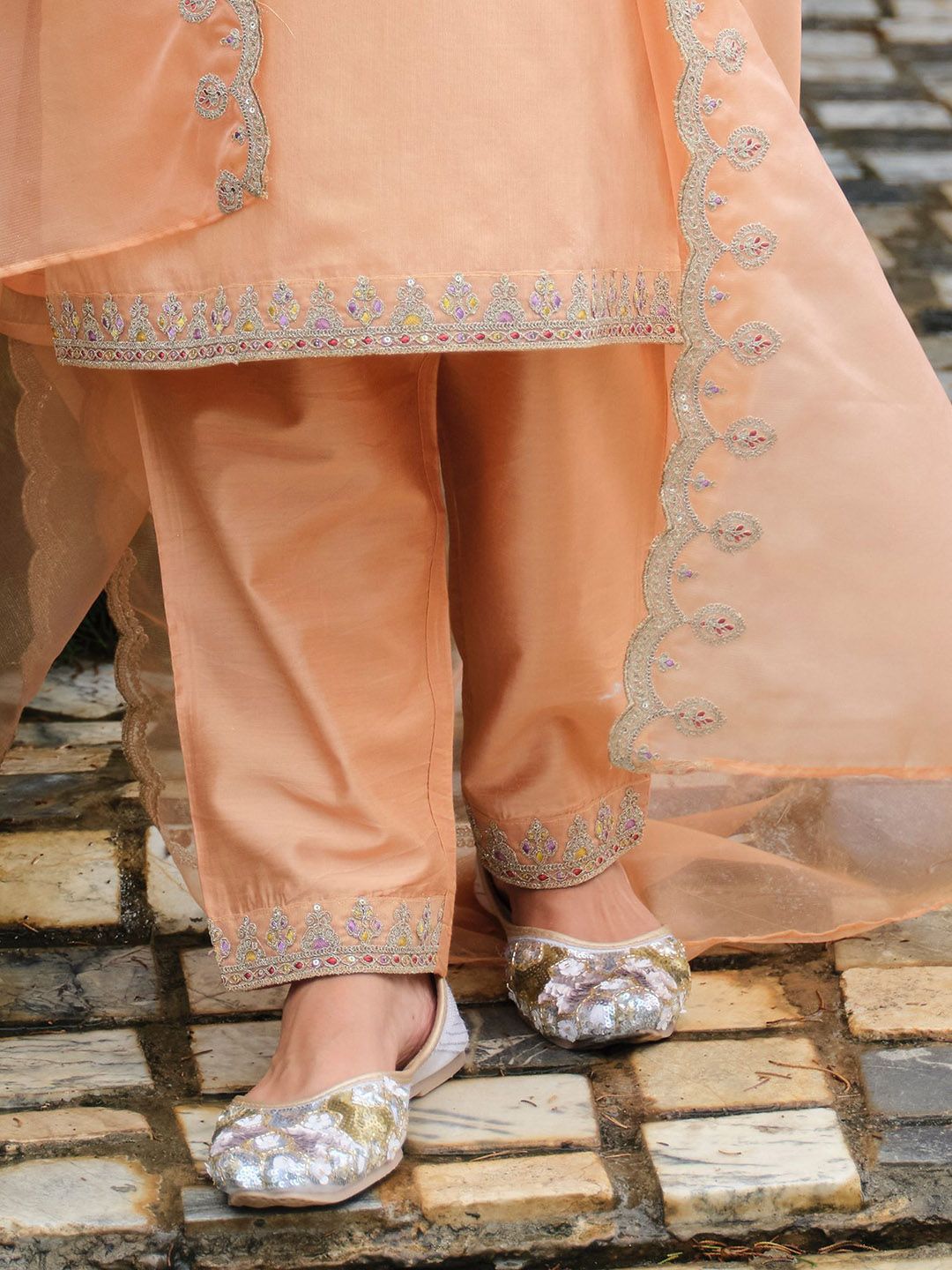 Dhiyona IE Women Embroidered Straight Kurta Trousers With Dupatta set