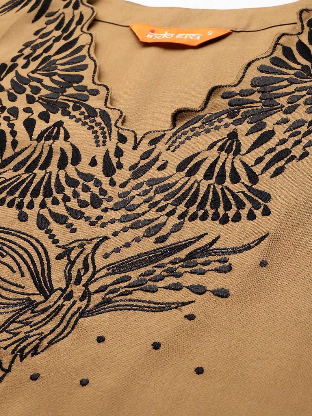 Dhiyona IE Embroidered Kurta with Trousers