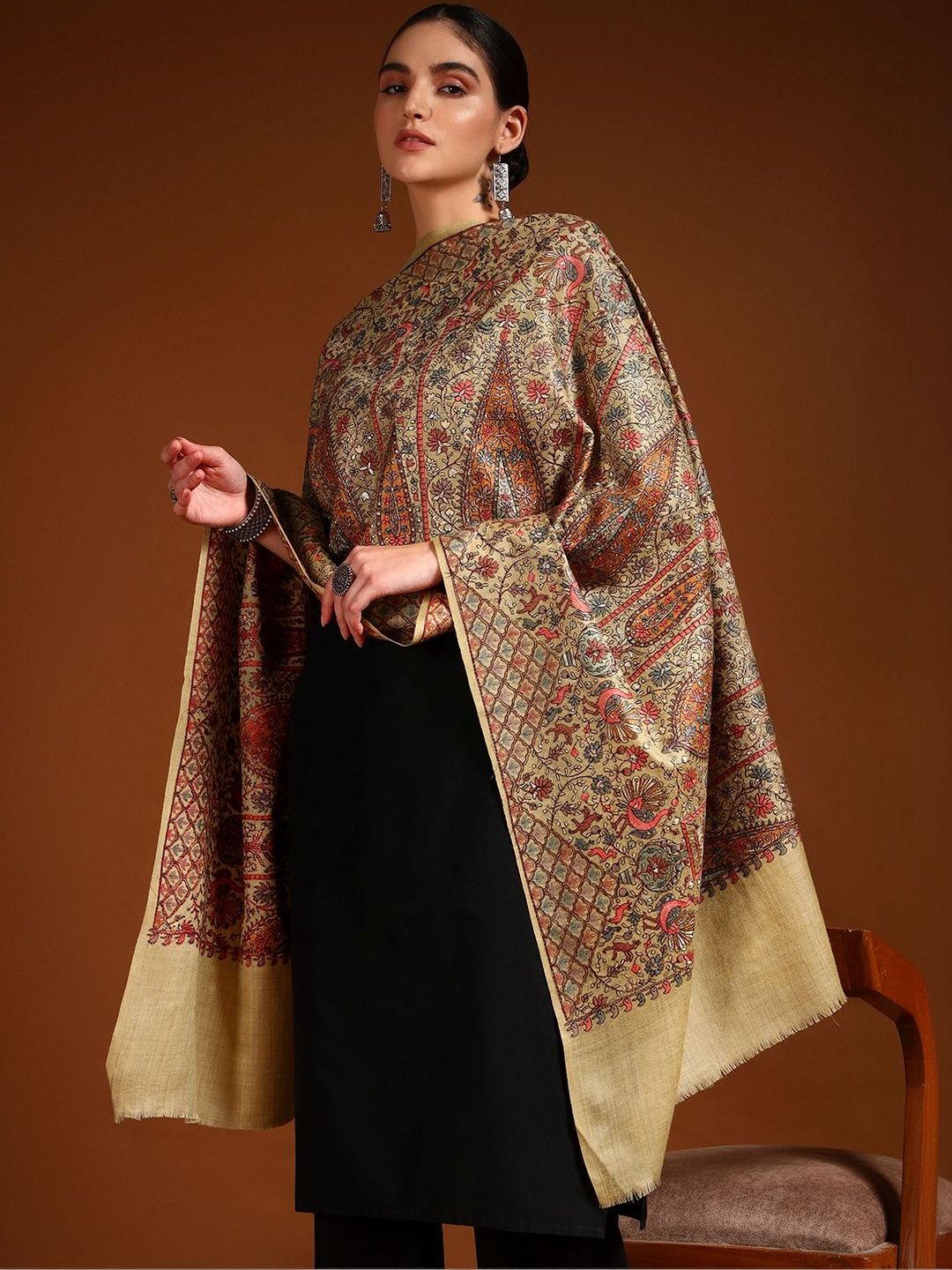 Dhiyona PA Women Floral Embroidered Shawl