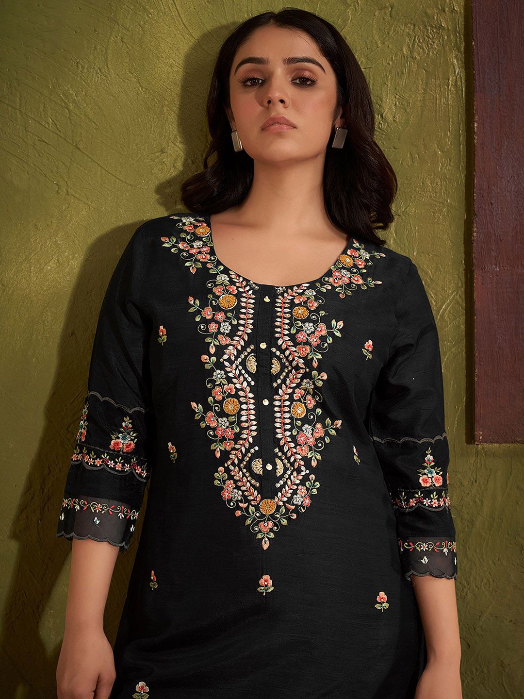 Women Floral Embroidered Regular Beads and Stones Kurta with Trousers & Dupatta