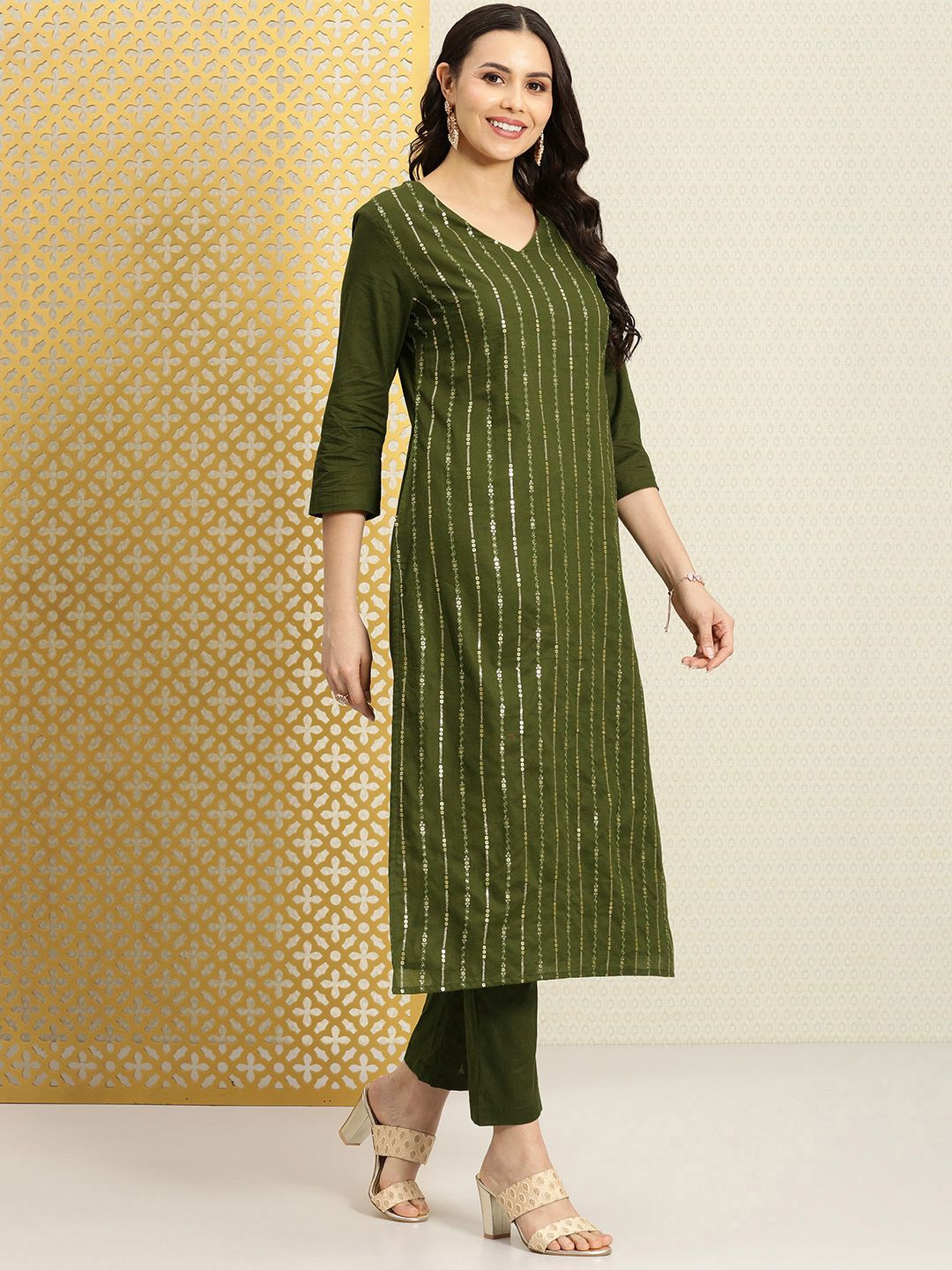 Dhiyona PD Women Women Striped Sequinned Pure Cotton Kurta with Trousers Set