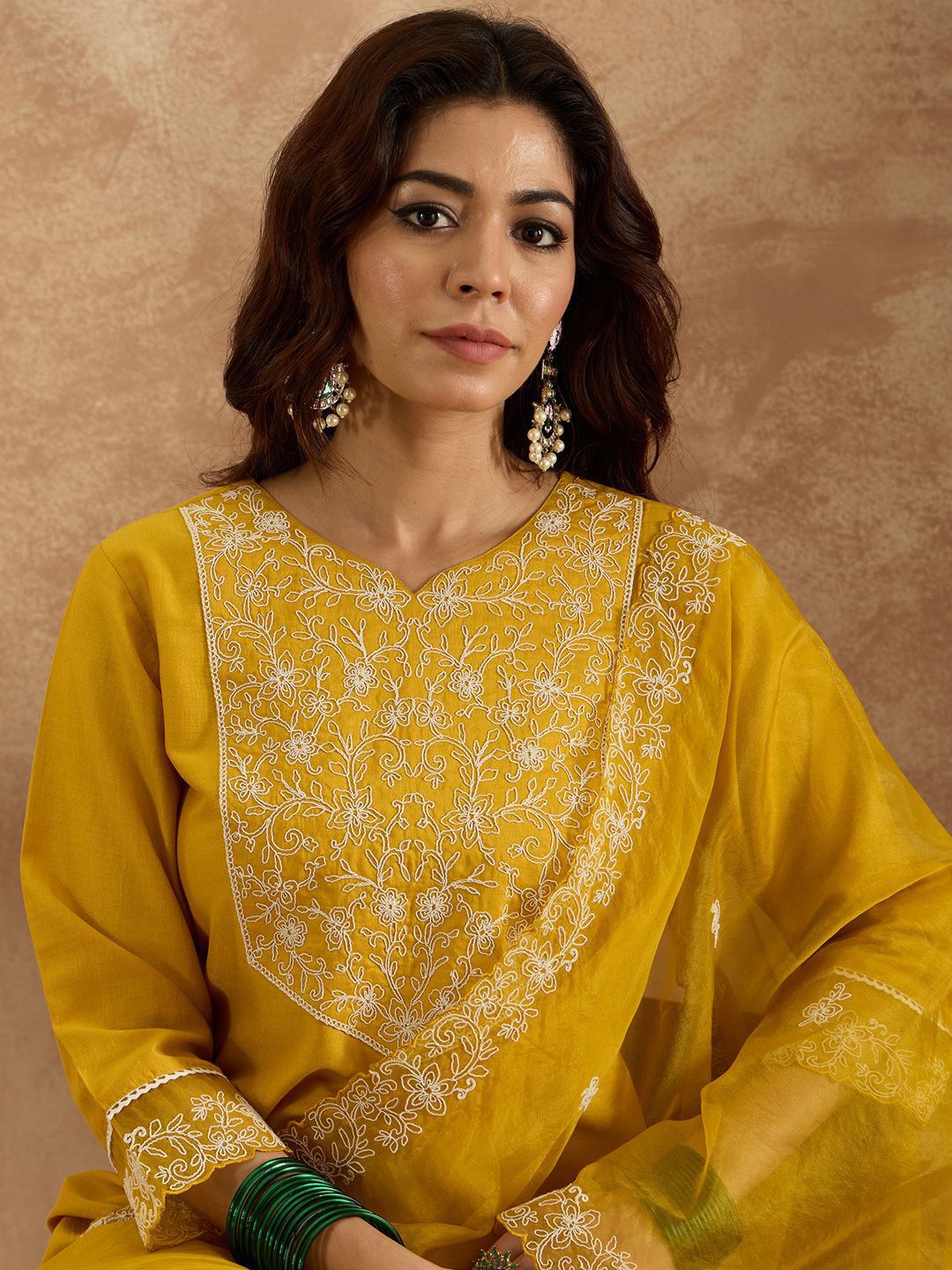 Women Floral Embroidered Regular Thread Work Kurta with Trousers & With Dupatta