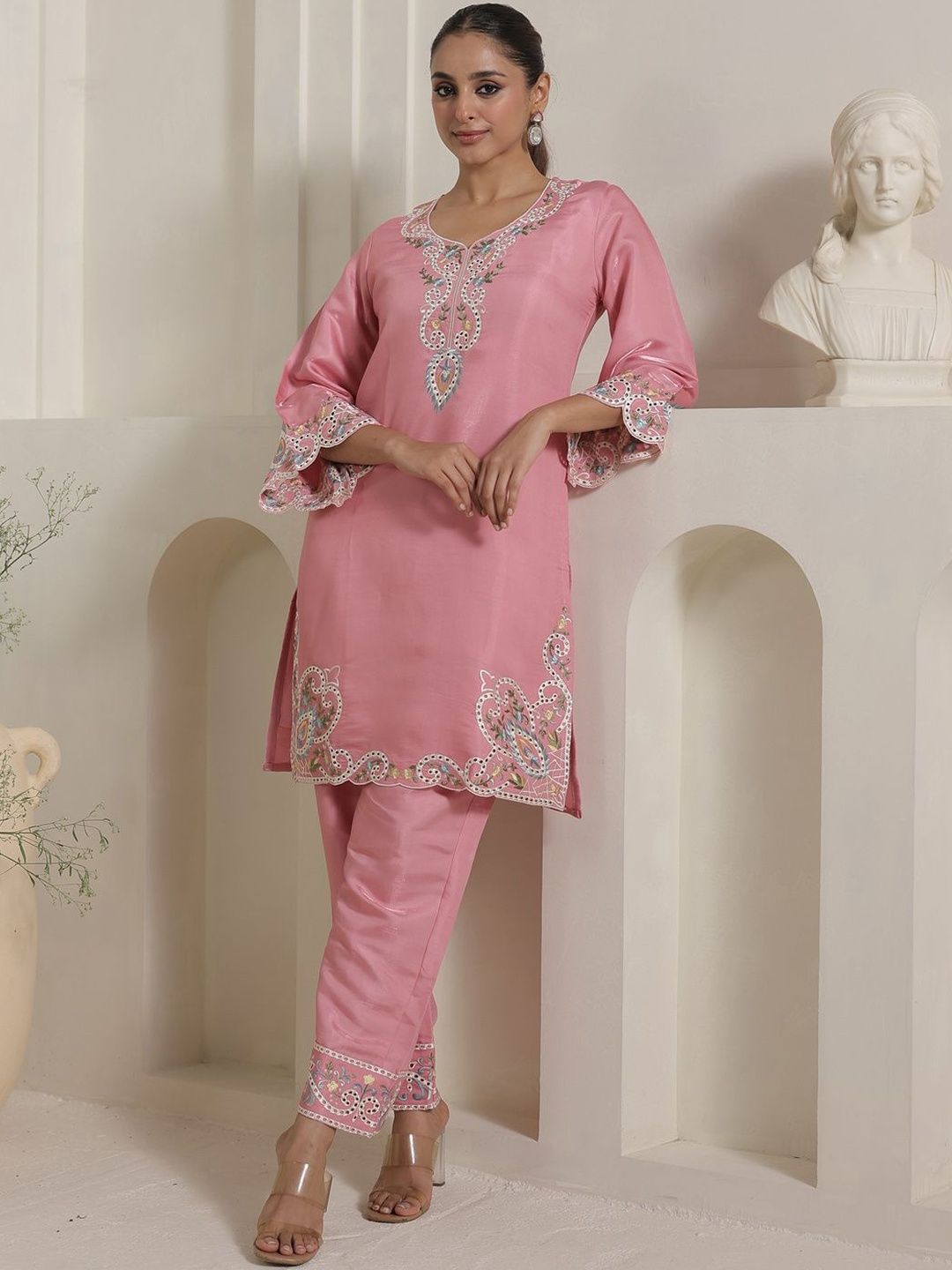 Women Floral Embroidered Regular Thread Work Kurta with Palazzos