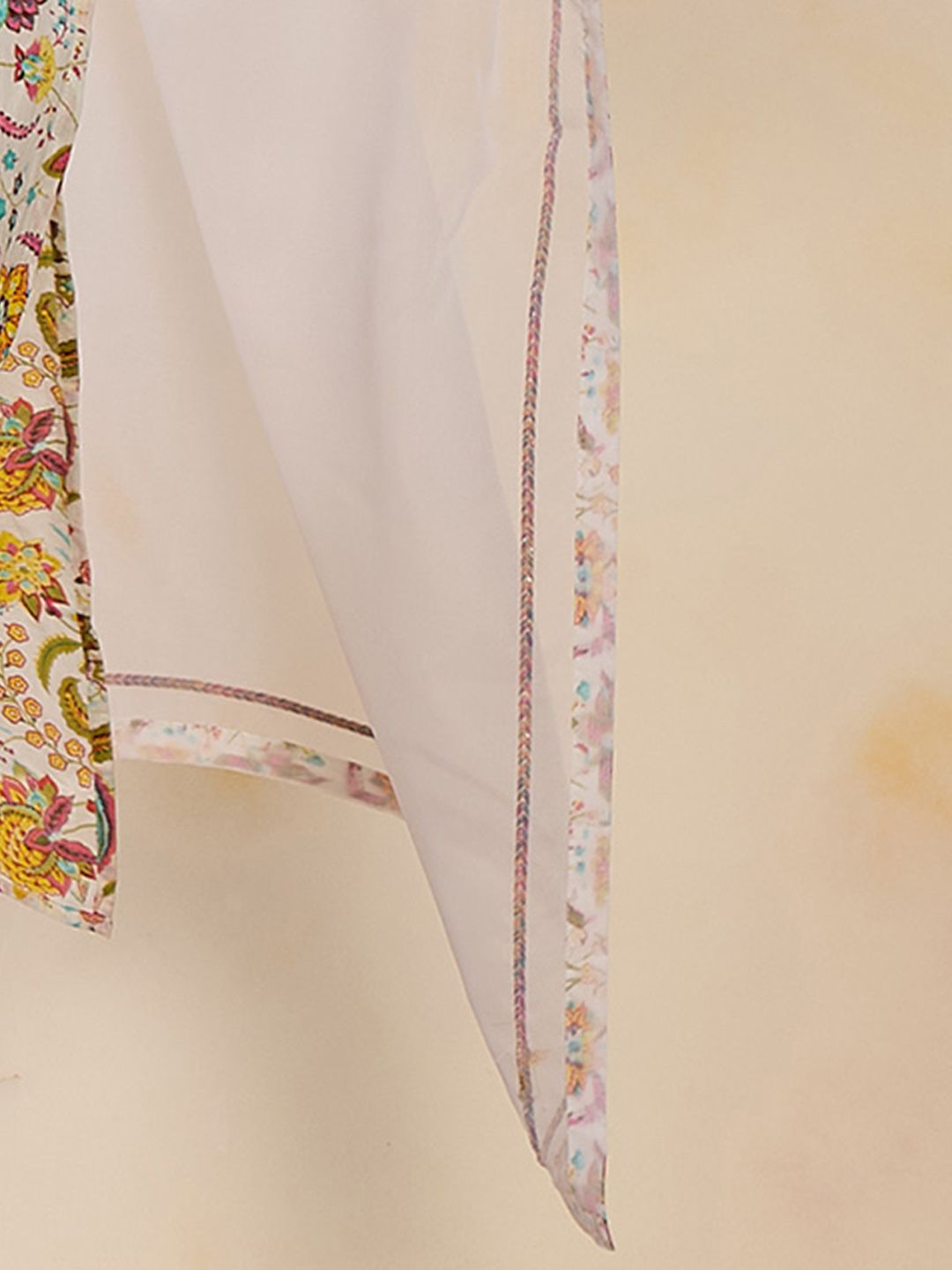 Women Floral Printed Thread Work Pure Cotton Kurta with Trousers & With Dupatta