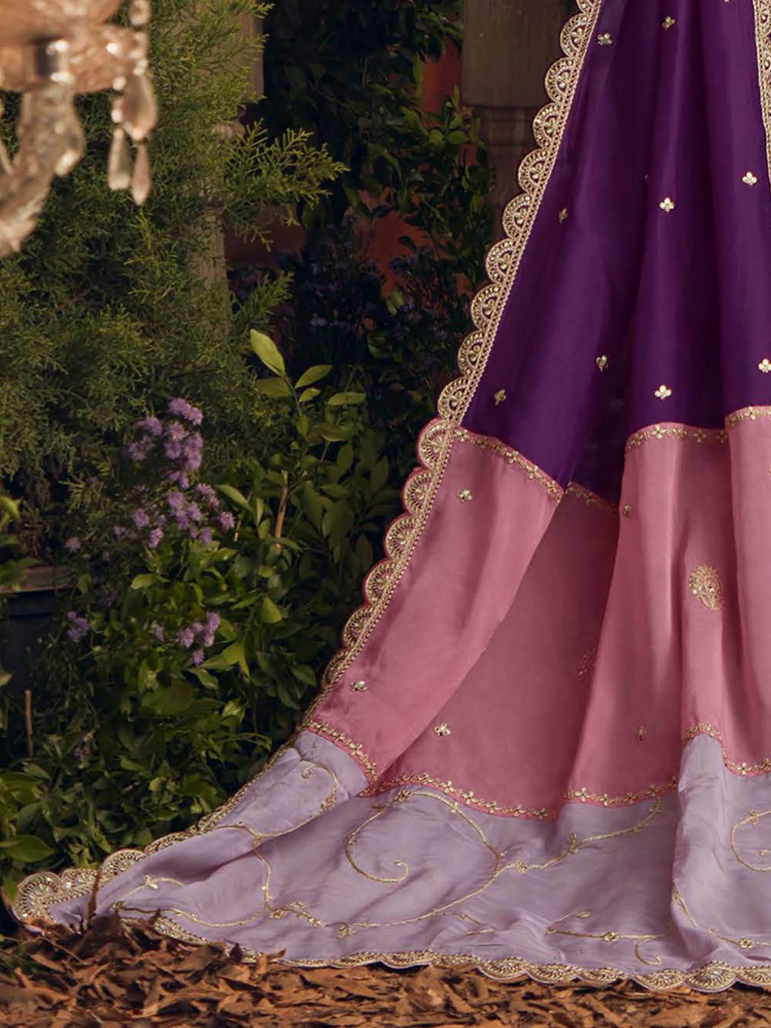 Women Ethnic Motifs Embroidered Regular Thread Work Kurta with Trousers