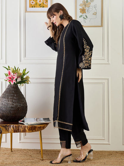 Women Ethnic Motifs Embroidered Kurta with Trousers