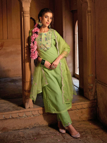 Dhiyona CH Women Floral Embroidered Kurta with Trousers & Dupatta