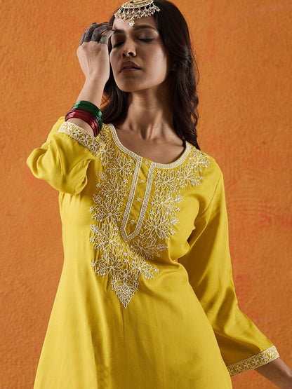 Dhiyona IE Floral Embroidered Thread Straight Kurta