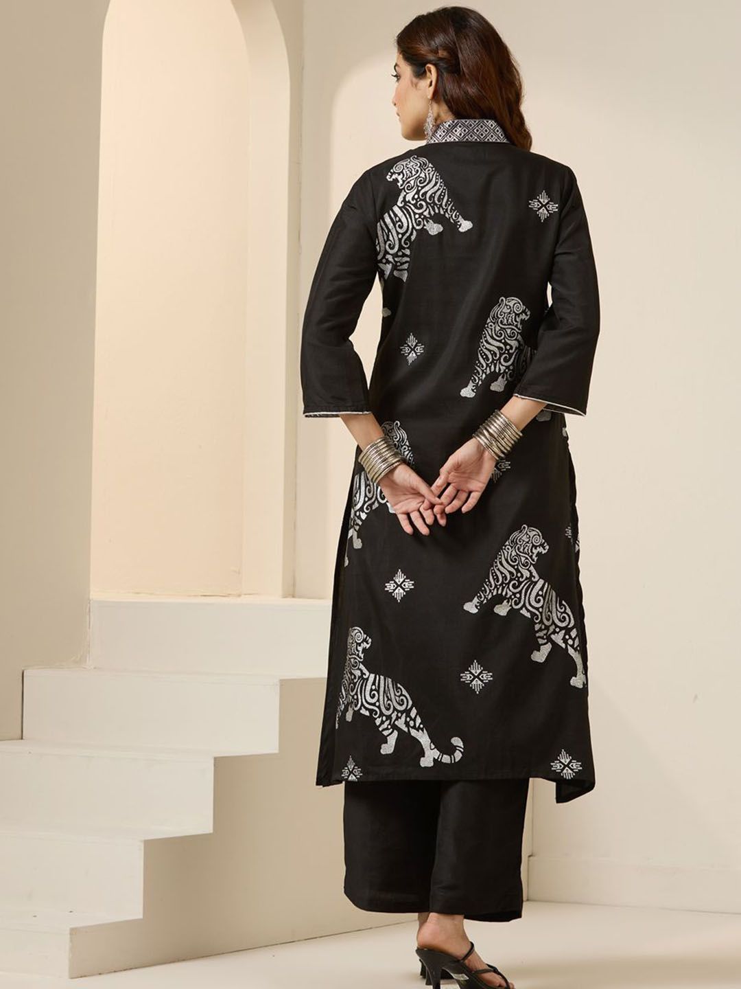 Dhiyona IS Women's Animal Printed Foil Work V Neck Kurta With Trousers