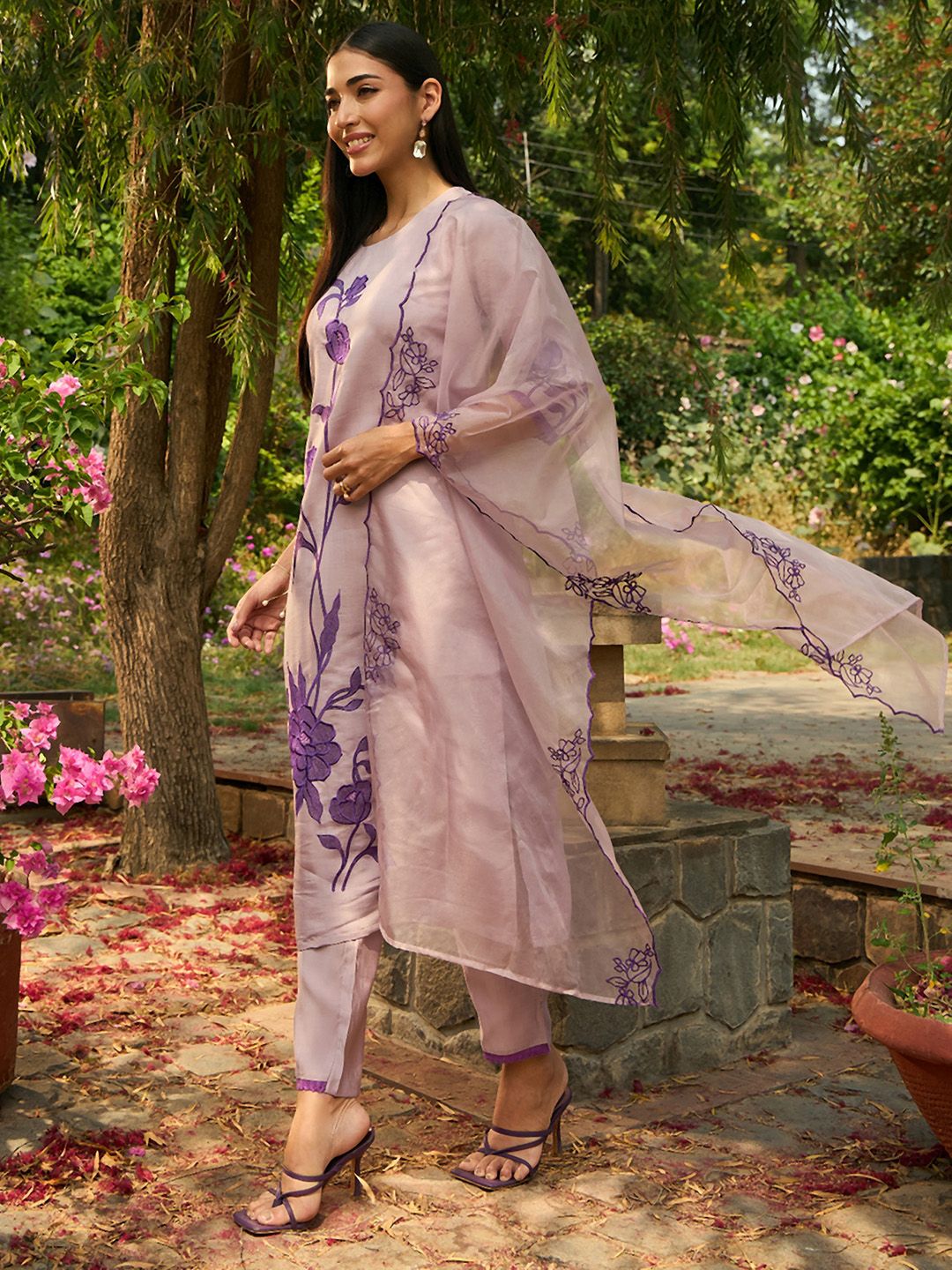 Dhiyona IE Women Floral Embroidered Regular Thread Work Kurta with Trousers & With Dupatta