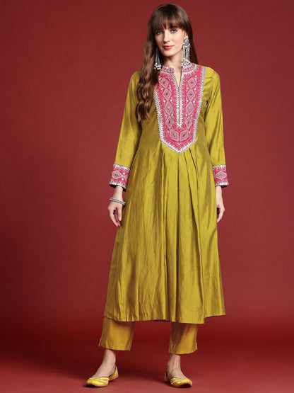 Dhiyona IE Mirror Work Embroidered Pleated Work Kurta with Trousers