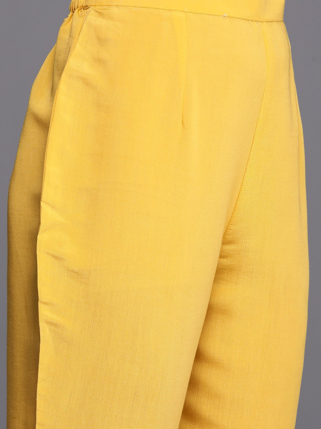 Women Floral Embroidered Regular Thread Work Kurta with Trousers & Dupatta