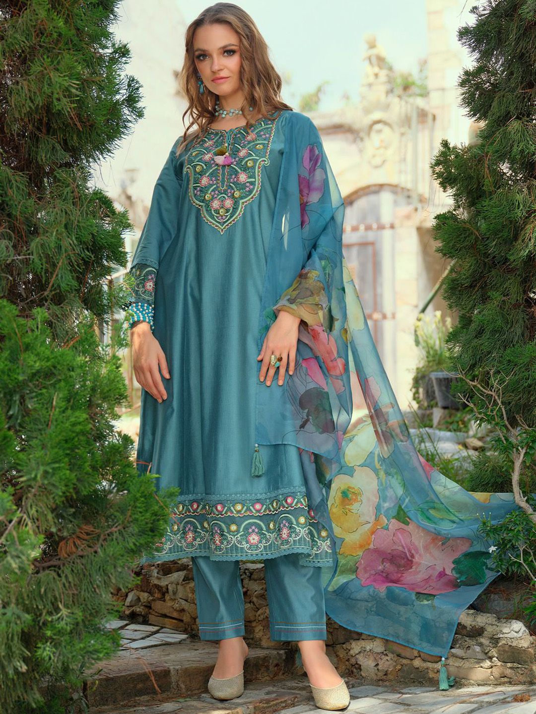 Women Floral Embroidered Kurta with Trousers & Dupatta