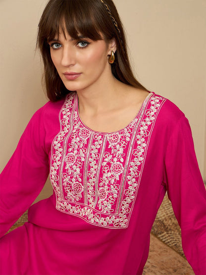 Dhiyona IE Floral Embroidered Round Neck Sequinned Machine Weave Straight Kurta
