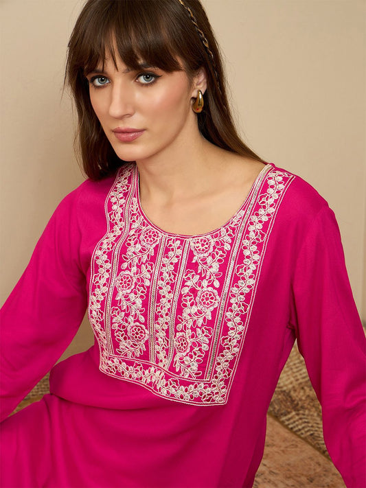 Dhiyona IE Floral Embroidered Round Neck Sequinned Machine Weave Straight Kurta