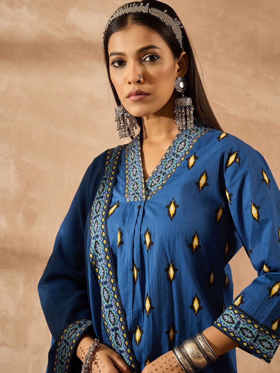 Dhiyona IE Women Ethnic Motifs Embroidered Regular Thread Work Pure Cotton Kurta with Trousers & With Dupatta