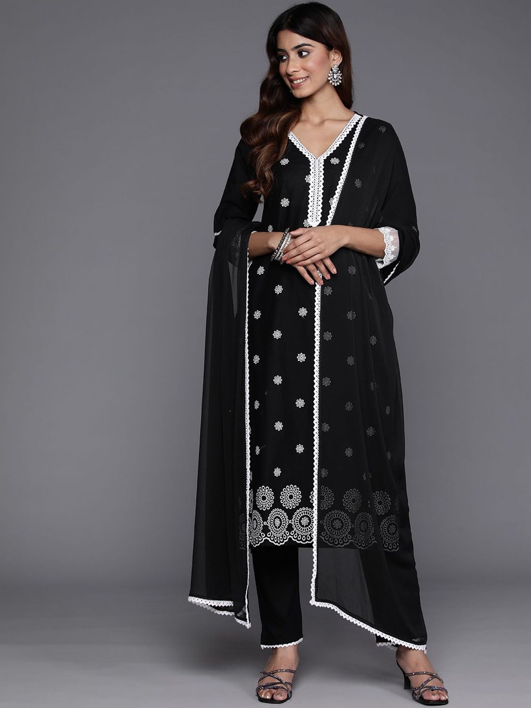 Dhiyona VA Women'sFloral Embroidered V-Neck Pure Cotton Straight Kurta with Trousers & Dupatta