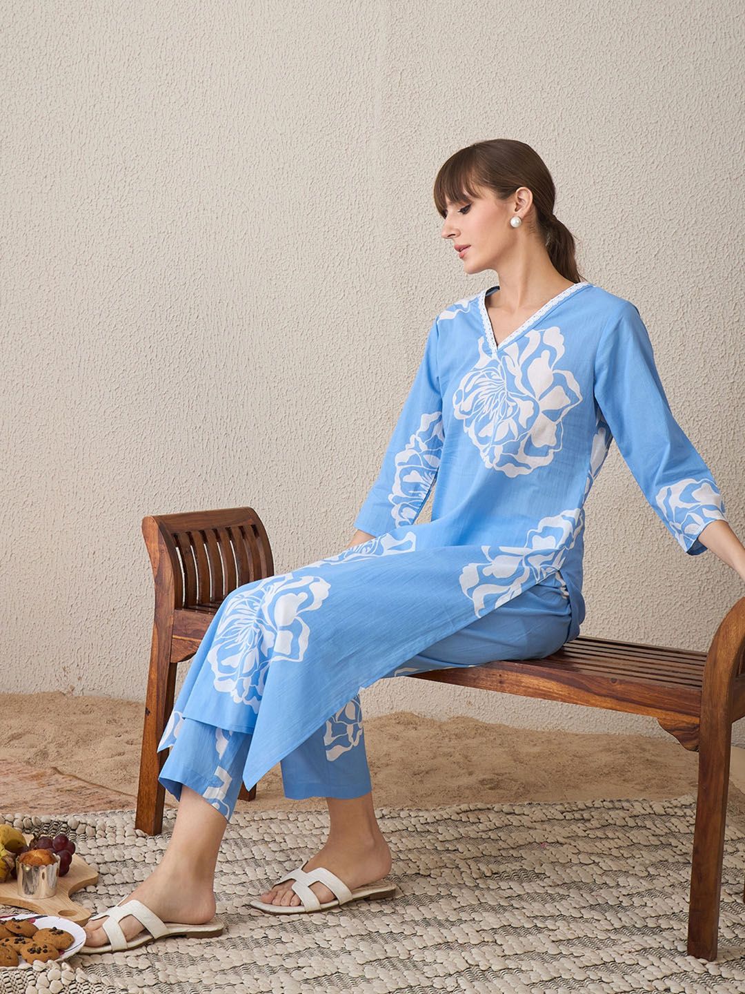 Dhiyona IE Floral Printed V-Neck Pure Cotton Straight Kurta With Trousers