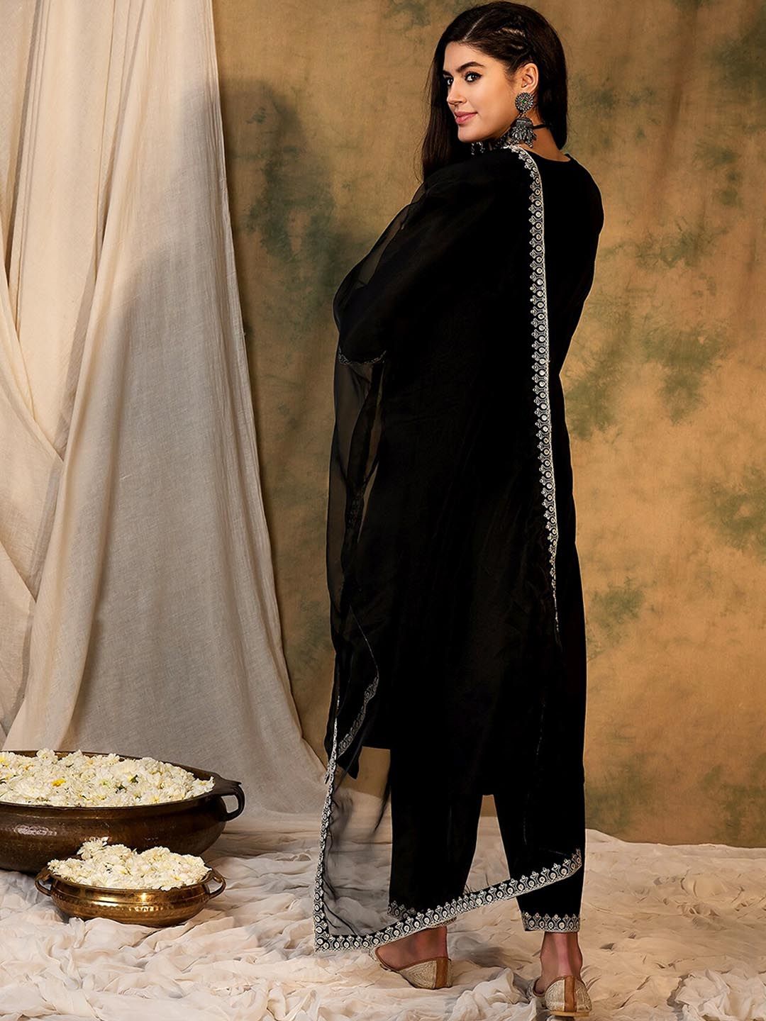 Ethnic Motifs Embroidered Thread Work Kurta With Trousers & Dupatta