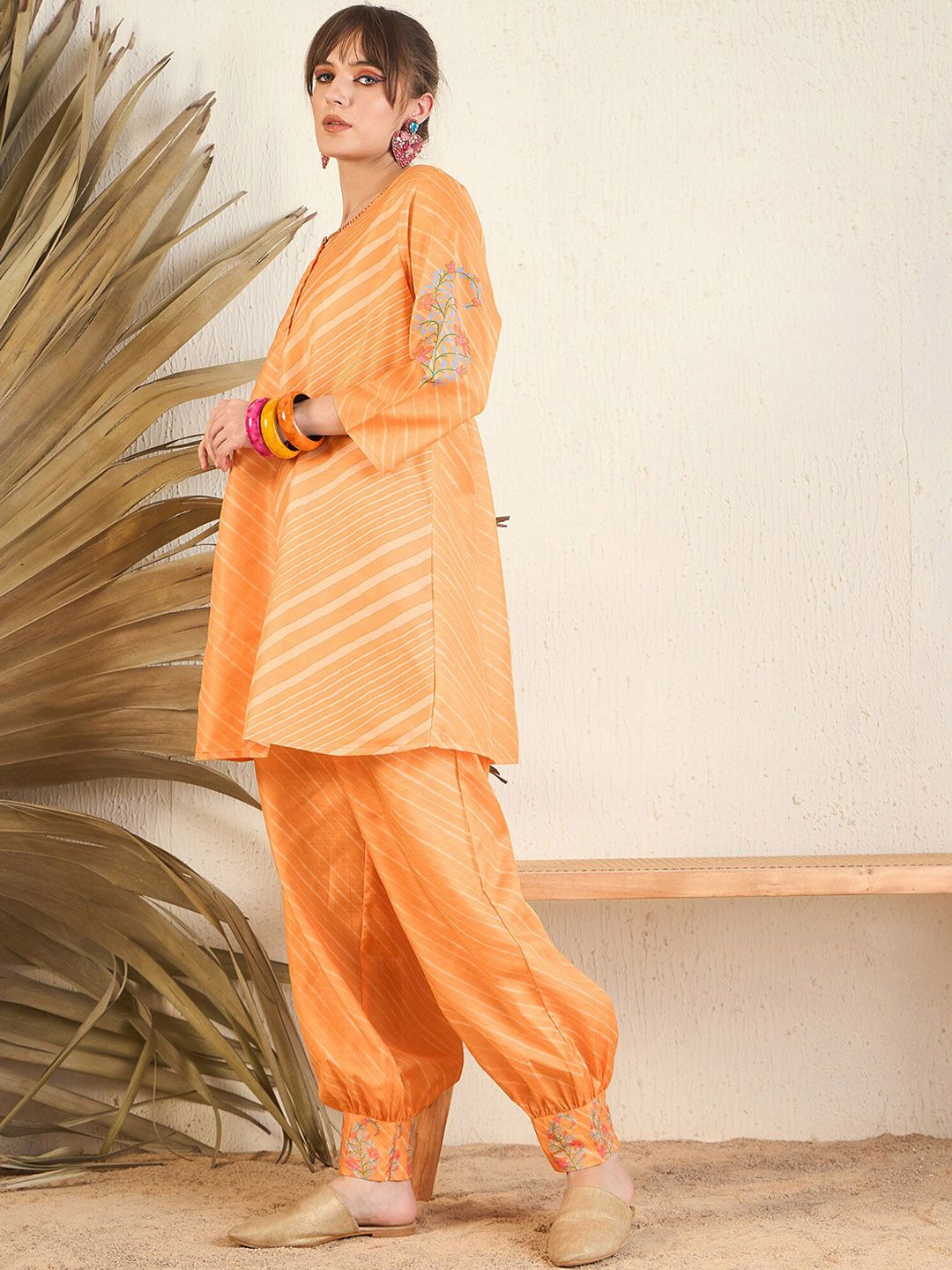 Dhiyona IE Floral Printed A-Line Kurti with Trousers