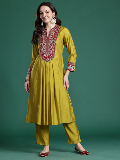 Women Ethnic Motifs Embroidered Pleated Mirror Work Kurta with Trousers